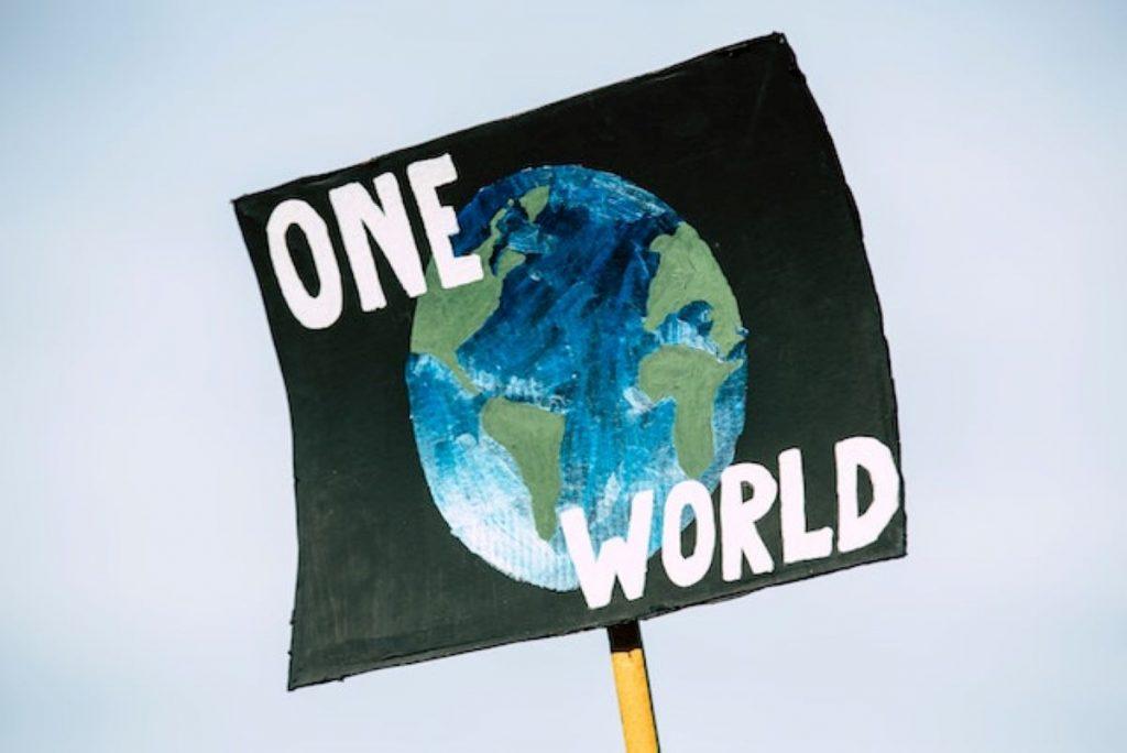 A sign saying “one world”