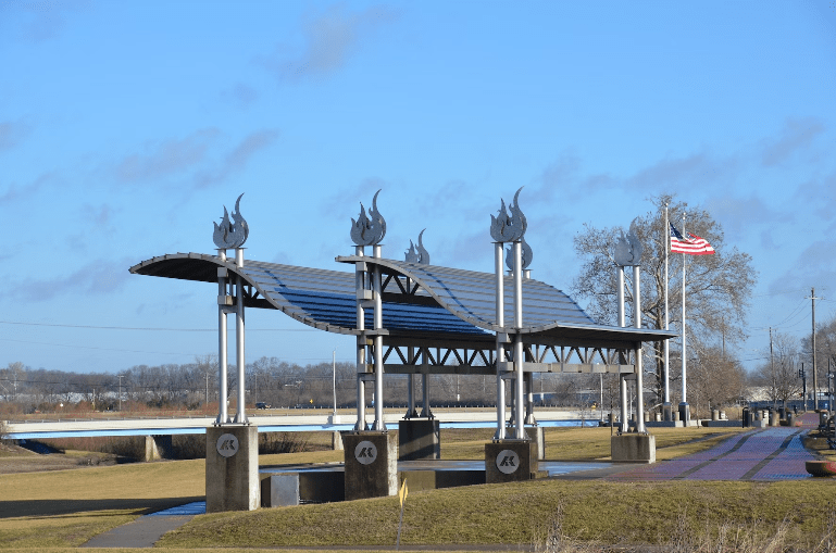 A metal structure with solar panels on it.